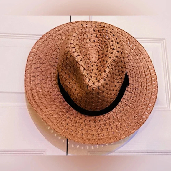 Hat - Picture 4 of 8